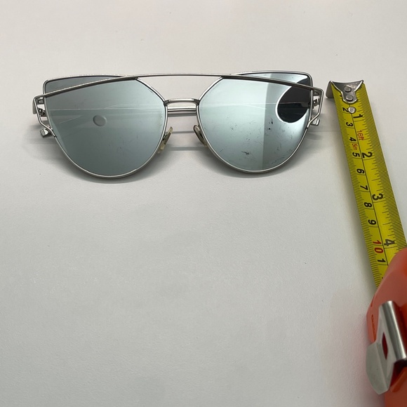 Gentle Monster Love punch Silver tone cat eye mirrored Col.2 Sunglasses - Picture 11 of 11